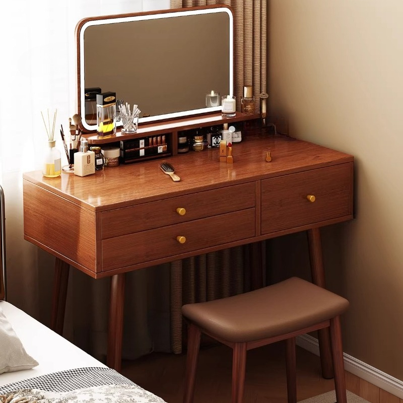 Toaletka w stylu mid-century v – Beauty Without Makeup recenzja i cena